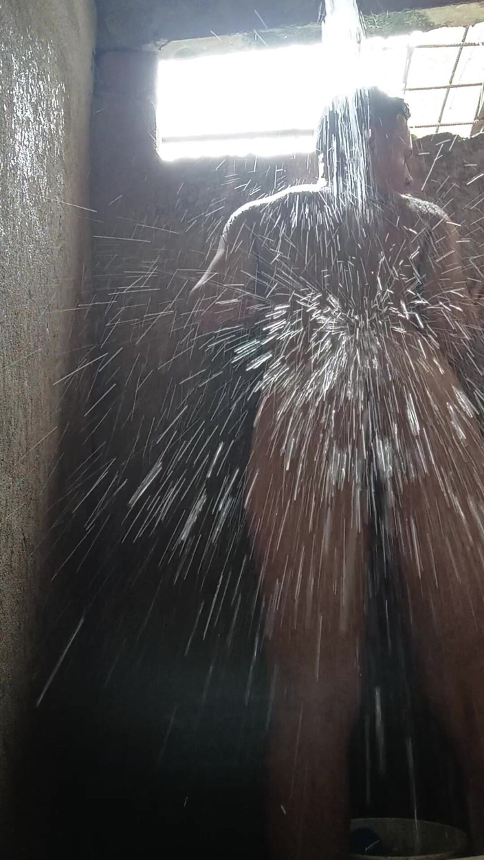 alan_cs: Shower, Skin &amp; Temptation