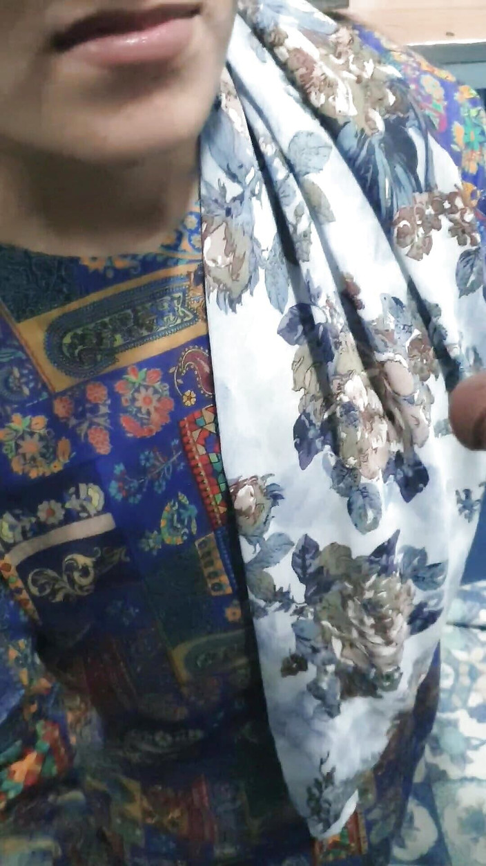 Indian Blowjob: Indické desi pandžábské dívky lížou a tvrdě tounged můj čůrák před...