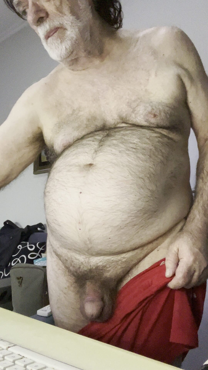 Coach Karl dude lodge: 2025-12-08 Khoe quần đùi tập thể dục