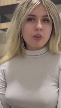 19 años latina fumando