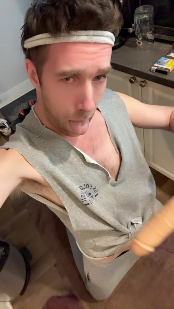 Makfrey: Fag Obeys Everyone!