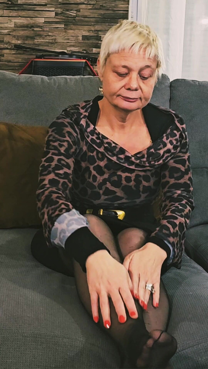 Sofy13: Hallo, wil je met een goede MILF neuken