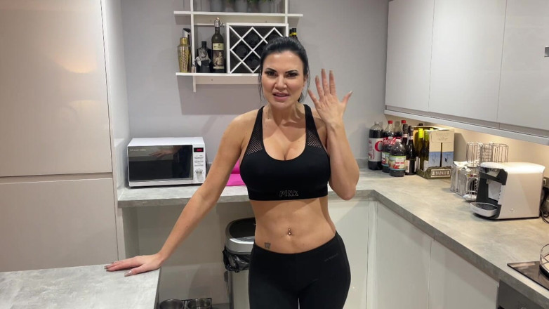 Jasmine Jae: 배다른 엄마의 젊음의 비약