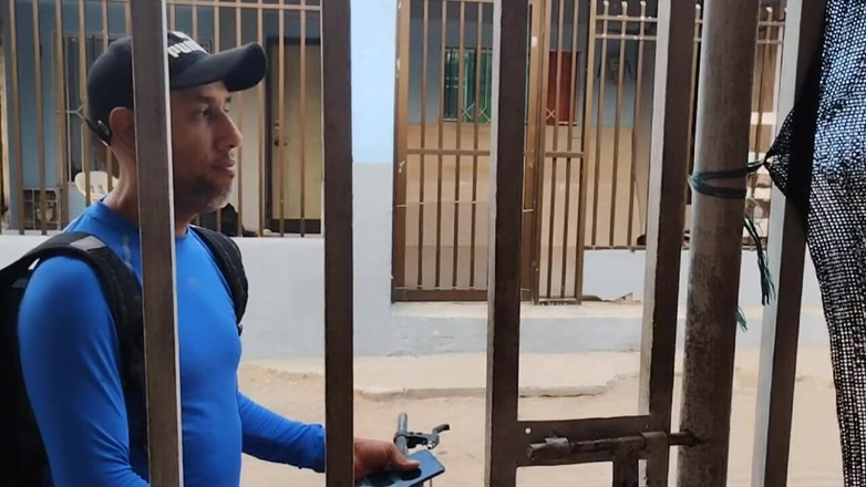 Adribella69: Der lieferbote fickt am ende einen molligen dicken arsch und...