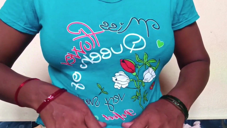 Ammukutty88: Ammu Ukazuje prsa s olejovou masáží