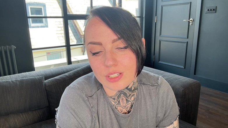 Miss Valentina: 당신의 장소 베타 수락