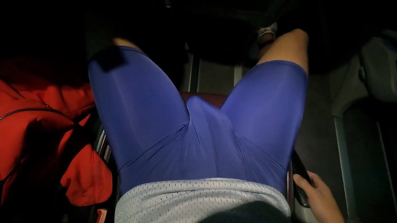 Cool Body: Nasejdu do autobusu ve spodním prádle a masturbuji s lidmi,...