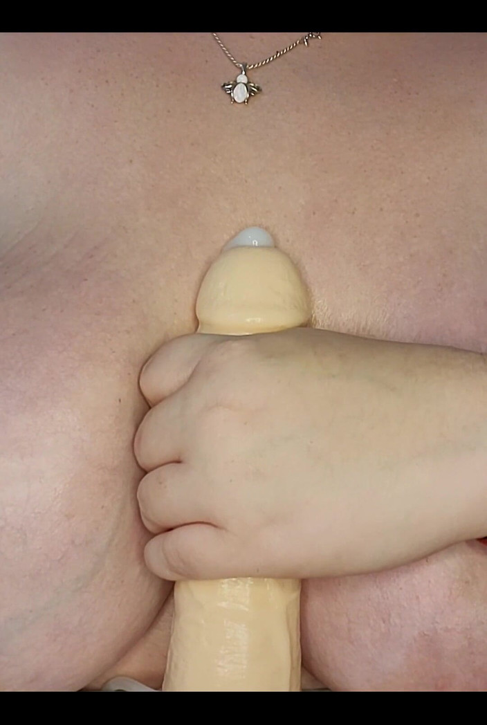 Bobzjo: Дрочка сиськами во вторник