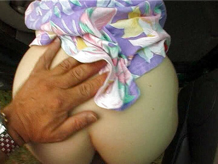 VintageXMovies: ग्रैनी एक चंकी लंड चूसती है फिर झाड़ियों में चुदाई करती है