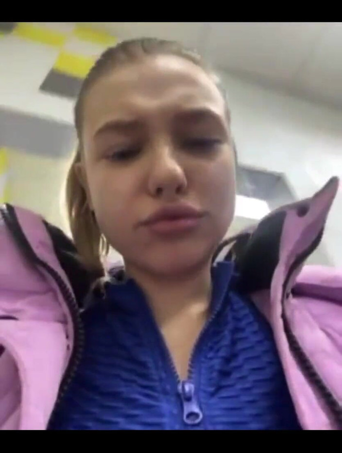 JuiceLussie: Masturbation dans une cabine d’essayage, gros plan