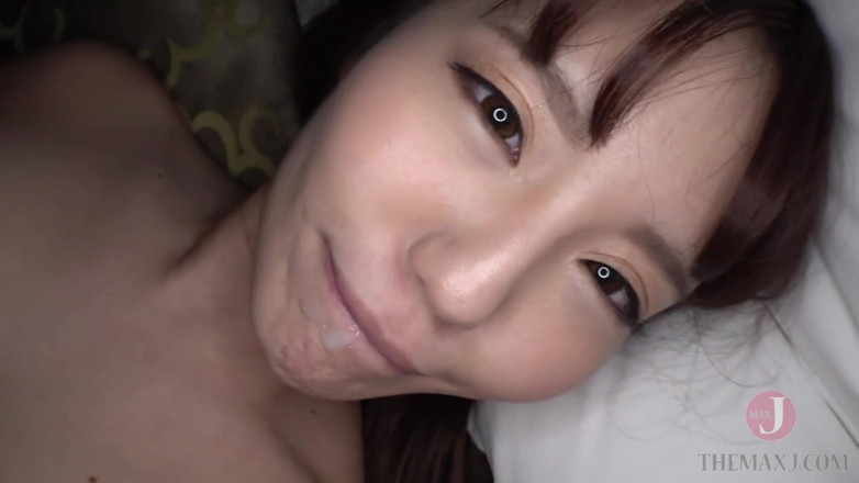 JAV Amateur: Holding her slender waist tightly and thrusting gorely until she...
