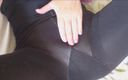 Gspot Productions: Finger knullar i tights med trosor på i denna nylonfetisch