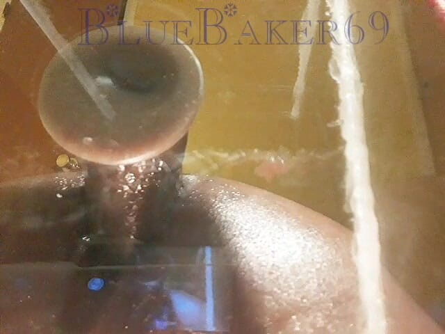 BlueBaker69: 特写，球深 12 英寸假阳具操逼