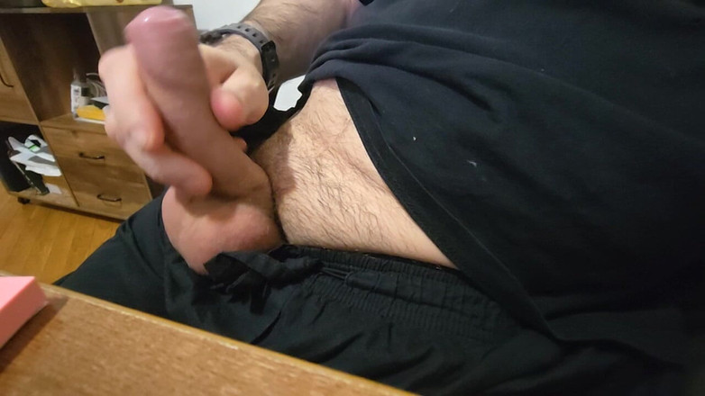 Jordance: Lindo pau romano se masturba no escritório e goza muito