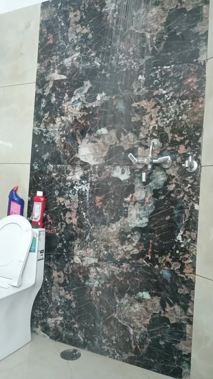 Rajasthani-old-lover: Desi-man neemt een douche