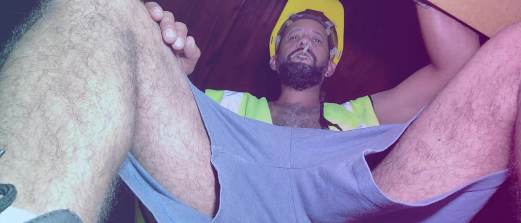 Stink HairyMale: रात में धूम्रपान