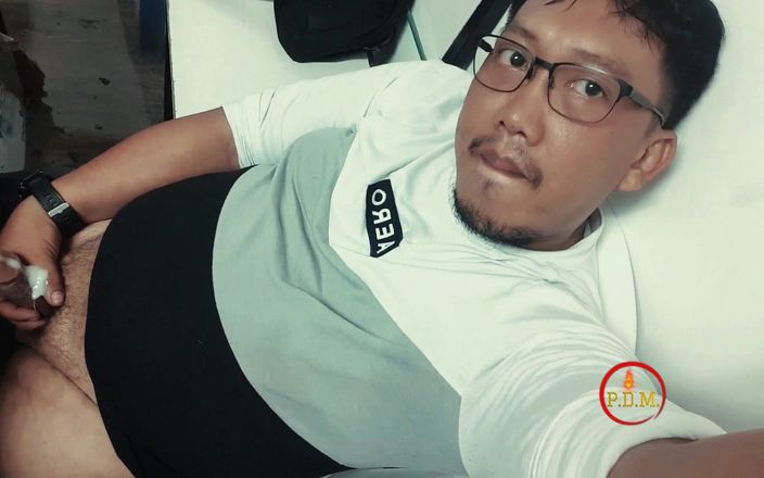 pinoy malibog: Baba sert kalın mastürbasyon yapıyor, kremsi döl dışarı çıkıyor ve her...