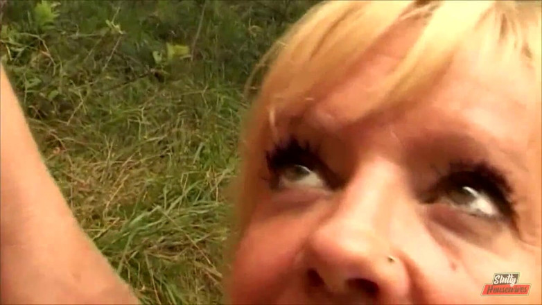 Vere Casalinghe Italia.: Moans while two cocks in the 'open fuck her pussy
