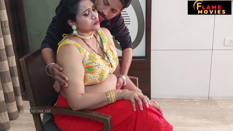DesiHeat Studio: Desi Beauty MILF Bhabhi Desi Sex with Client