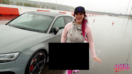 Aische Pervers: Sexy čůrák kouří na záchodě