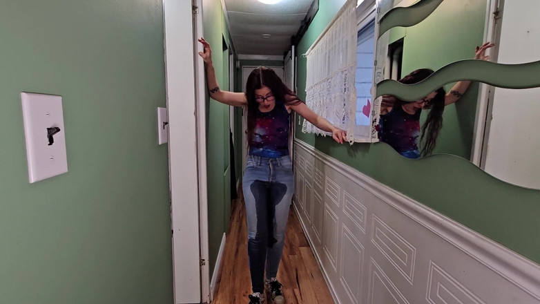 Nerdy_faery: Wetting My Jeans Makes Me Squirt