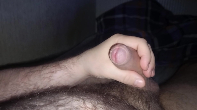 Uhri: 나는 잠들기 전에 침대에서 딸딸이.