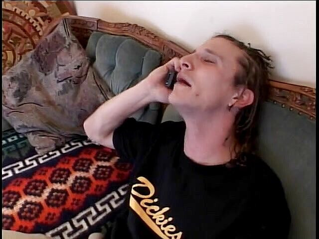 Best Butts: 痴女黒檀の看護師は病気の若い男を助けるためにラウンドに来て、彼らはソファでファック