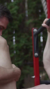 Masqulin - Les mecs musclés Alex Mecum et Pierce Paris sans capote