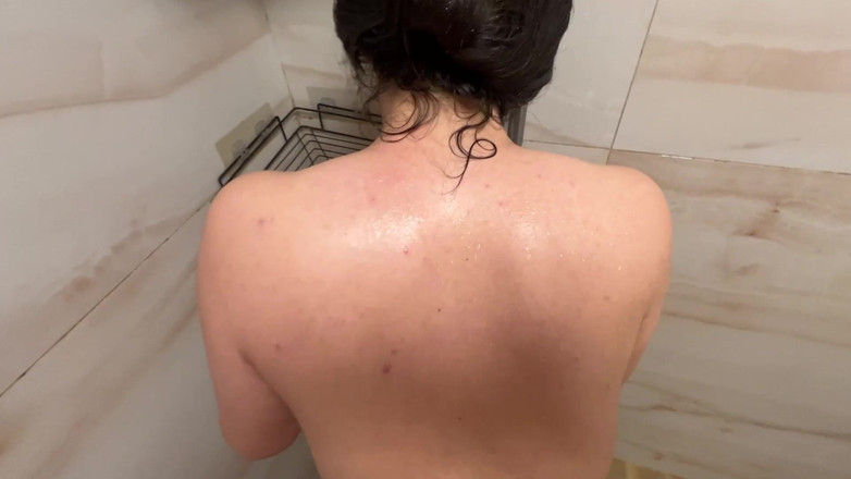 Couple Of Pleasure: Tvrdý sex ve sprše