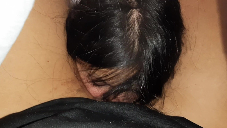 Lesbian-illusion: Поки моя дівчина навчається на іспиті, наша сусідка грає з моєю пиздою під ковдрою