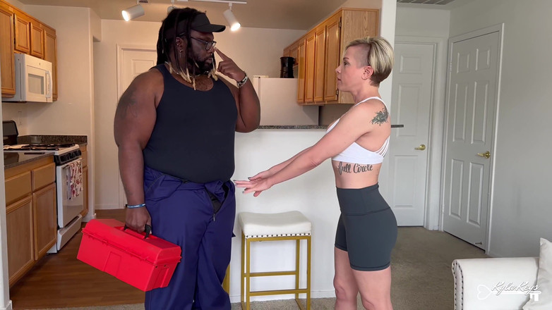 Kyla Keys: 특별한 팁을 받는 정비사