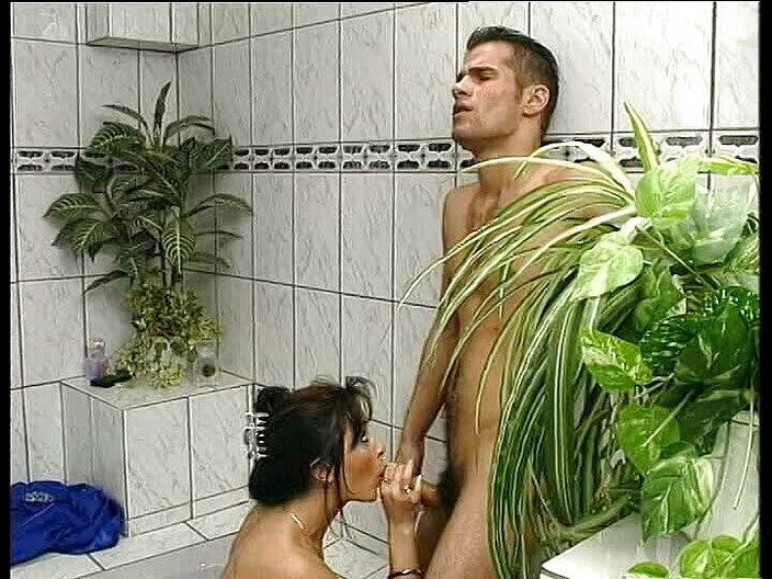 German Teen Hookers: Překvapil jsem kamaráda své nevlastní dcery ve vaně