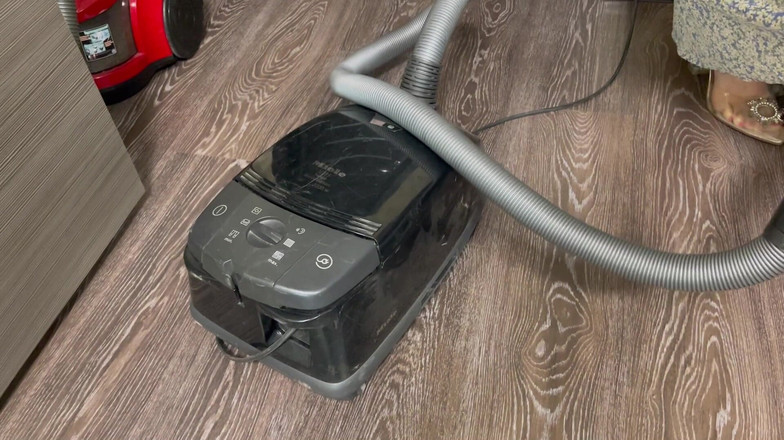 Hottie goddess: Người giúp việc ngoan ngoãn: da, quần tất &amp; tôn thờ...