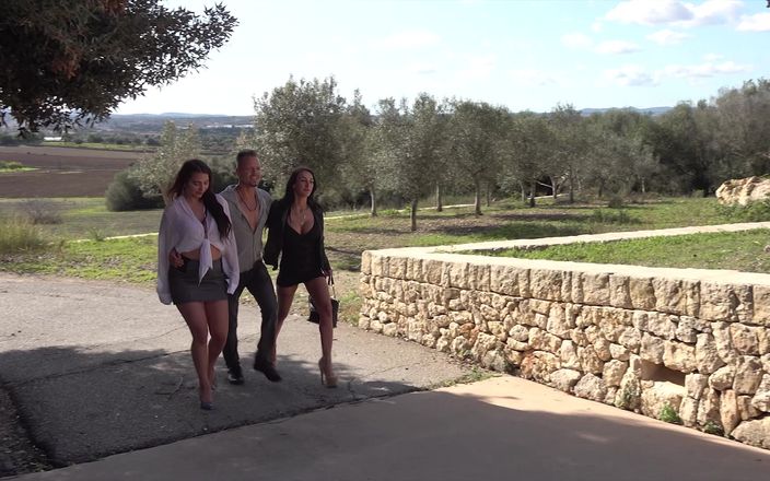 German porn friends: Des salopes excitées baisent mieux sur Vacation_4k