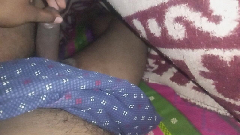 Sweet Indian cock: Indyjski gej chłopak na zewnątrz masterbate