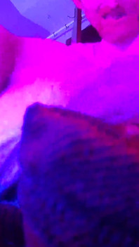 Addy Haze ma czas na zabawę ze swoim pieprzonym kumplem Alexem - za zabawą palcem