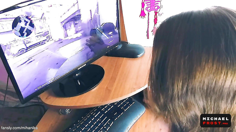 Michael Frost Pro: 카운터 스트라이크 매치에서 십대 게이머의 인정사정 없는 엉덩이 따먹고 질싸