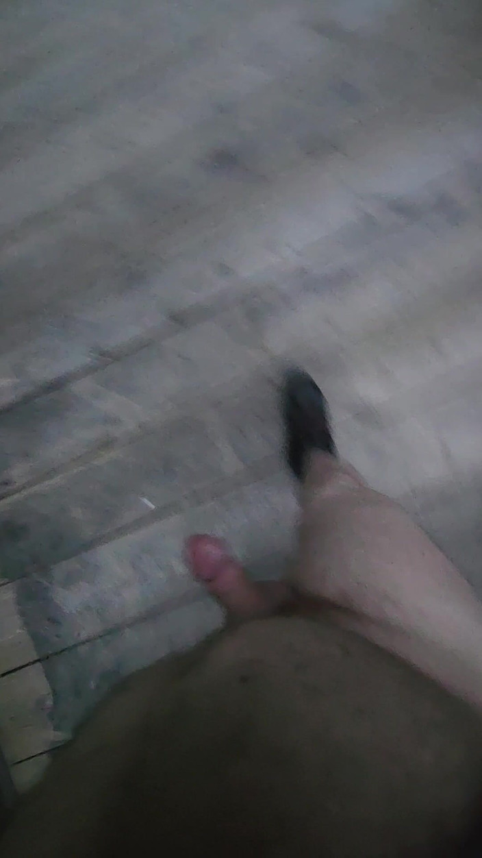 Djk31314: Divertimento solista in pubblico nudo per tutto il tempo.