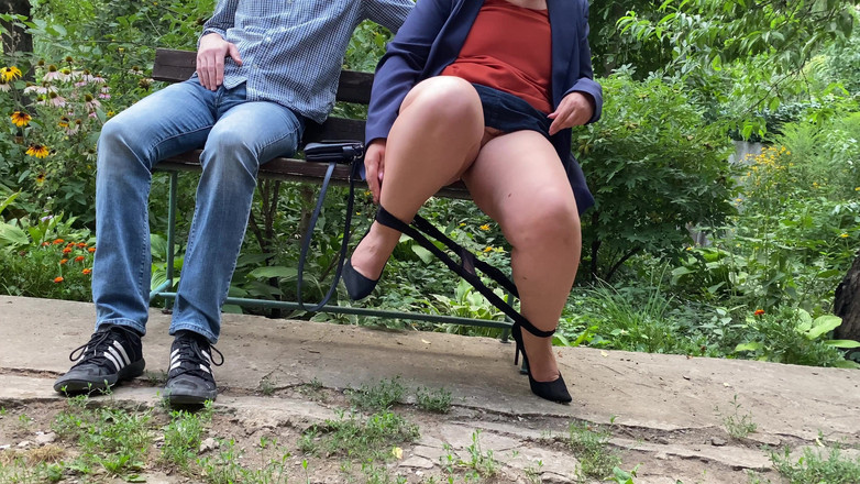 OurFetishLife: 세상! 야외에서 따먹히는 음탕한 여성 사업가