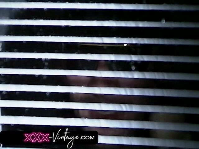 XXX-Vintage: The lesbian scene under the watch of a watcher