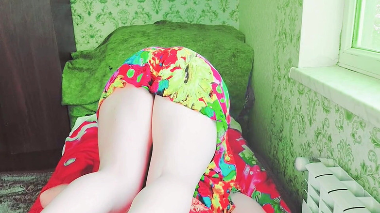 Kitty_Cross: Мила сіссі в пухнастих навушниках у затишному светрі