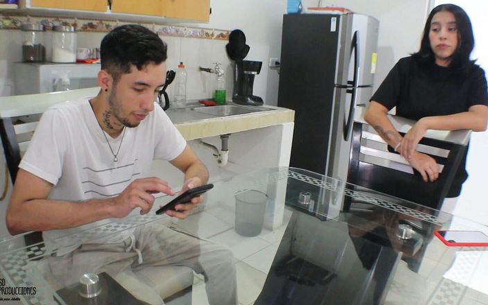 Vayolet: Follando mientras mis padrastros no están en casa - porno español