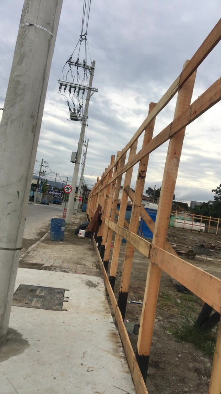 i7Bernard: Portable Toilet at the Porto Belo Construction Site