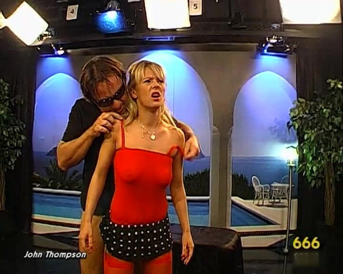 GGG John Thompson OLD STYLE: Ggg Джон Томпсон - смокче величезні члени, трахається і ковтає сперму, трахається в груповусі