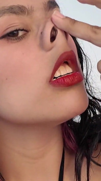La mia faccia di plastica e il mio naso da maiale