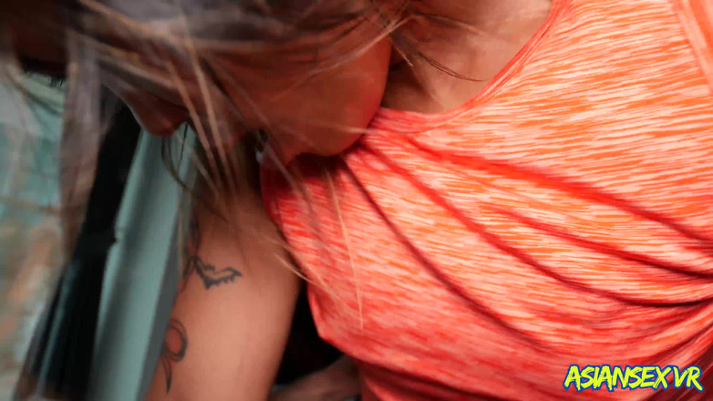 Tommy Stone: 18-летняя азиатка жестко трахается