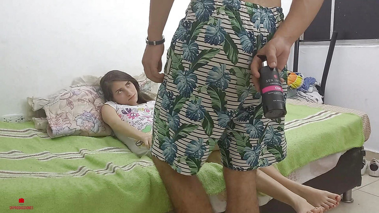 skpro_: मेरी सौतेली बहन आराम कर रही थी और जब वह एक स्नेहक के साथ पहुंची, तो ली ने मुझे शानदार चुदाई दी