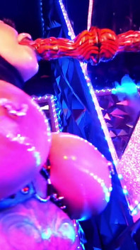 Hijab vergine riempie i suoi buchi con un cazzo demone 