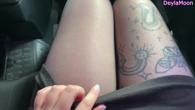 Deylamoons: Jerking off and Cum in a Taxi Car Driver Gives...