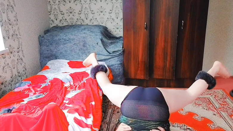 Kitty_Cross: Fată drăguță purtând urechi de iepuraș în halat pufos